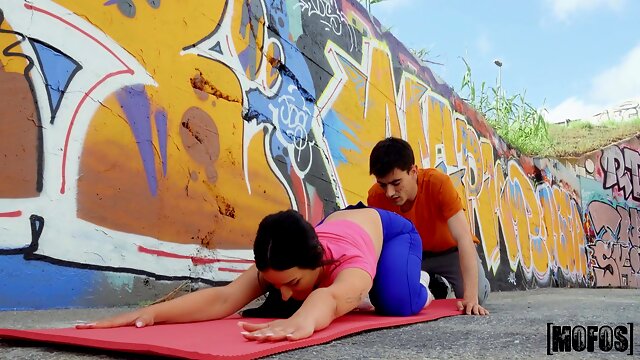 Ripped Gear Sparks Fierce Street-Side Lust