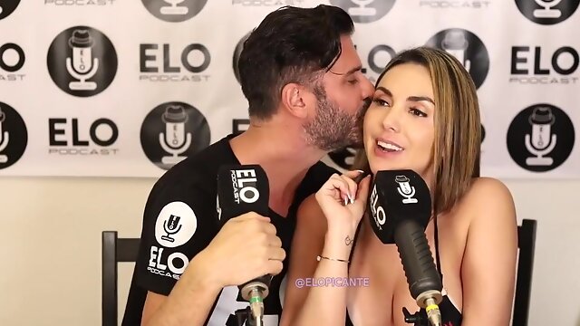 Latina MILF gets her tight ass drilled hard and rough in esses podcasts de hoje em Dia Tão Muito pra Frente