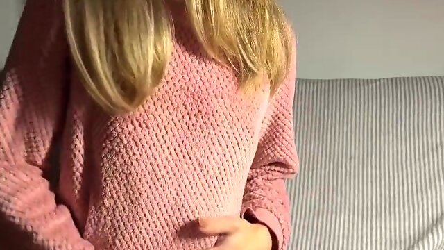 Vintage blonde teen gets her pussy rubbed and filled with cum during kinky pussy play