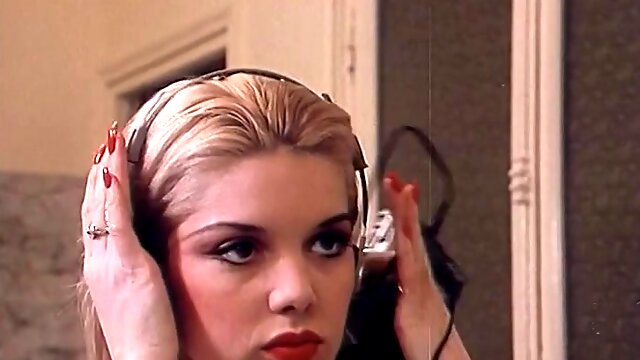 Adorable Lola - 1981 Marilyn Jess