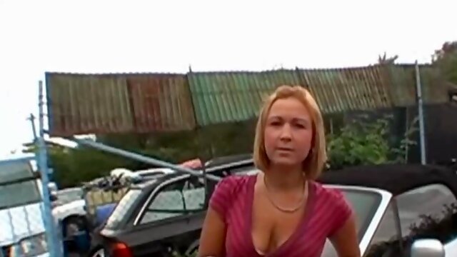 Uncategorized teen gets her ass stretched by a huge cock