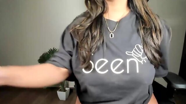 Sukoon India Girls - Brunette BBW gets her ass fisted and jizzed on