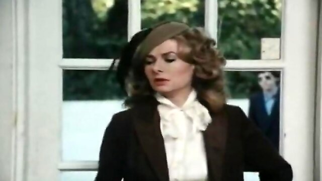 Hard fuck for retro girl on the floor