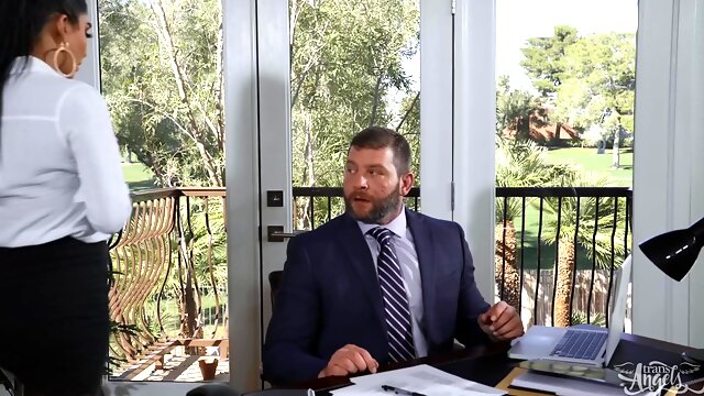 Brunette Cheerleader Sparks Wild Passion in Locker Room Encounter