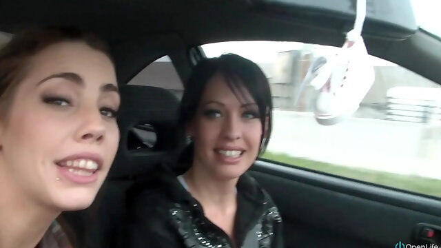 Lecher La Chatte, Extérieur