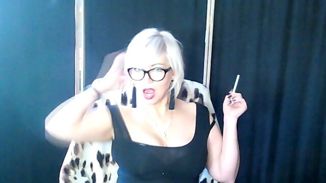 Russian milf AimeeParadise takes her first hesitant steps as a future super slut