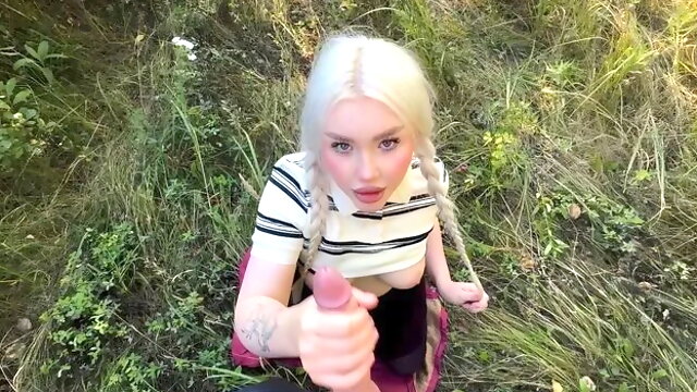 Beauty with a Big Ass Paid for the Trip with Sex! Fucked in the Forest and in...