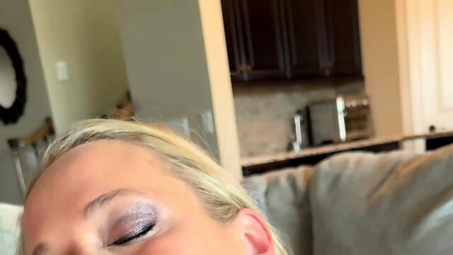 Hot amateur milf giving blowjob and getting fucked