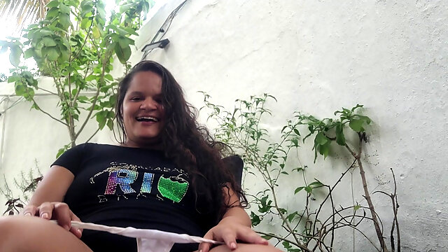She Likes Black Cock