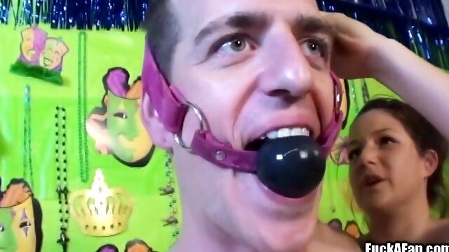 Riley Reid, Duże Cycki, Orgia