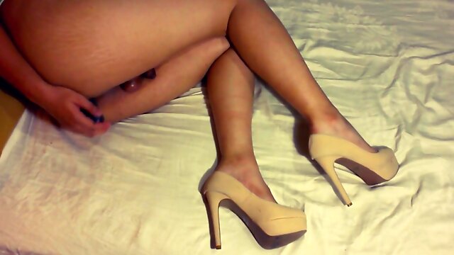 Shemale And Girl, Feet