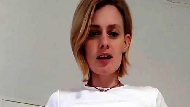 Cumshot amateur MILF suck and jerks dude in the bedroom