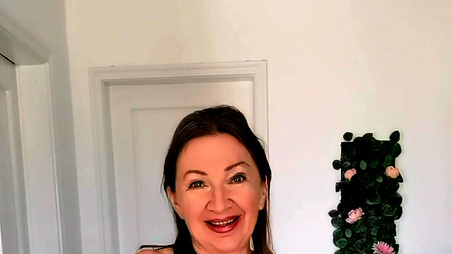 Huge Natural Mature Boobs and Sexy Strip Dance