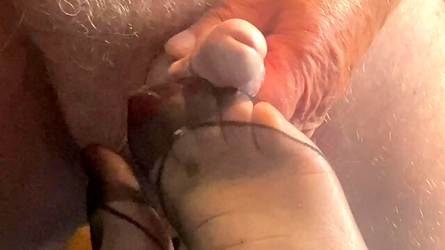 Mrs Mature Feet Getting Special Cream on Her Ff Nylons
