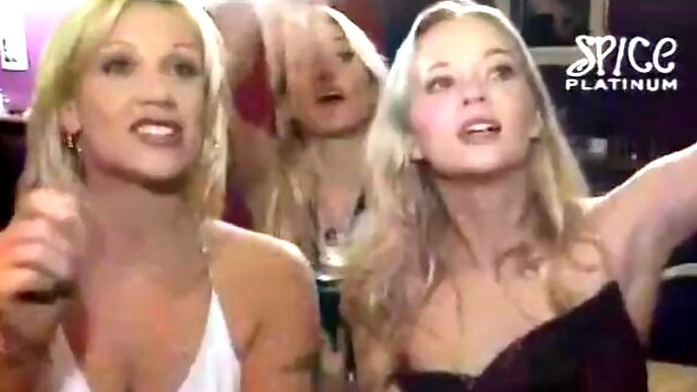 Elen Cole: Blonde, Lesbian  Striptease Porn