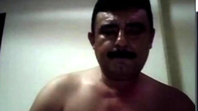 Bigote Maduro: Oso Amateur