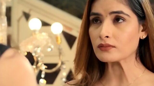 Indian babe fingering her pussy