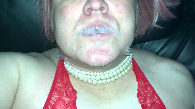 Mature T-Model Deepthroating Jism Bubbles After a Phat Fountain