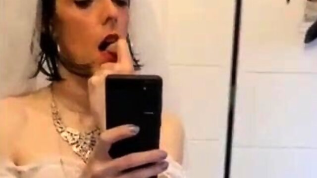 French Crossdresser, Cumshot