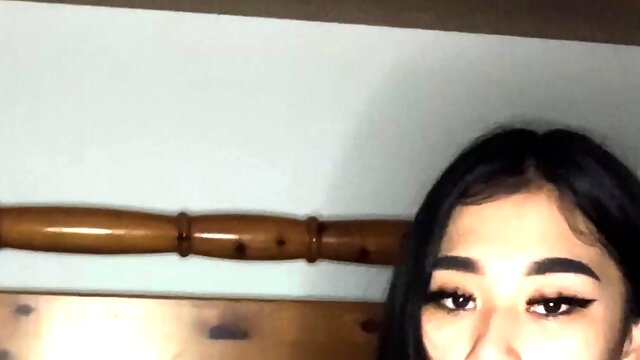 Sexy hottie Anetta Keys enjoys a solo toy masturbation