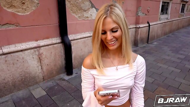 Bjraw blondie bombshell Candee Licious wants a facial cumshot