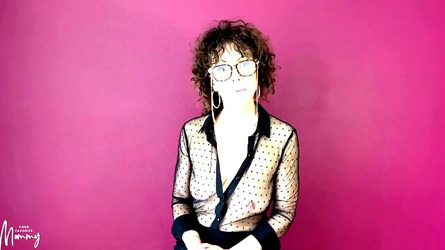 Storytime with yourfavoritemommy continues in a sultry solo session