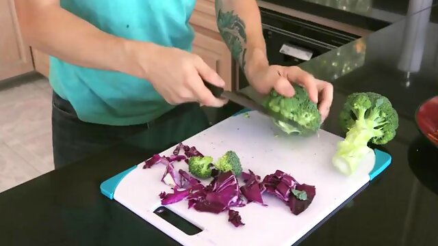 La mama de mi amigo: Blowjob, Milf  Cumshot Porn