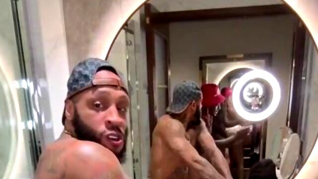 Ebony MILF gets fucked In The Bathroom
