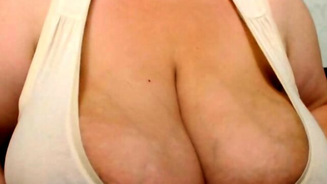 Big boobs milf masturbates with her dildo