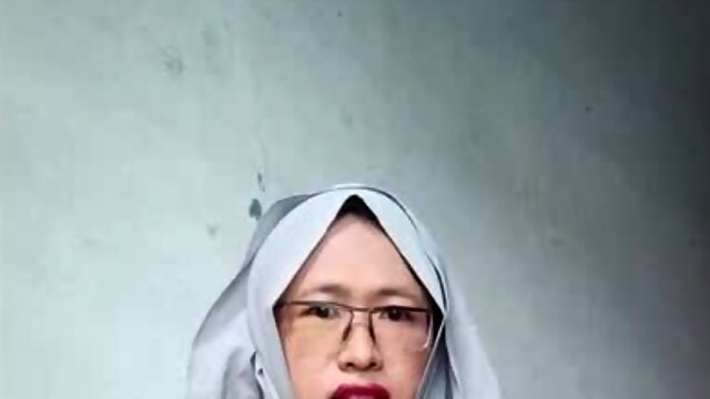 Shemale, Hijab