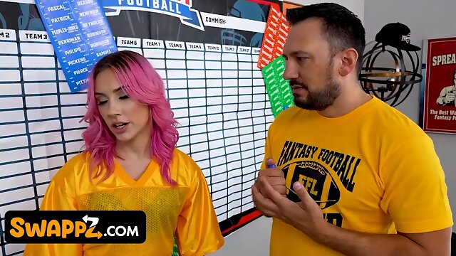 Sneaky teenies: jazmin luv & Aubree Valentine trick their stepfathers to win in dream football, pt. 4