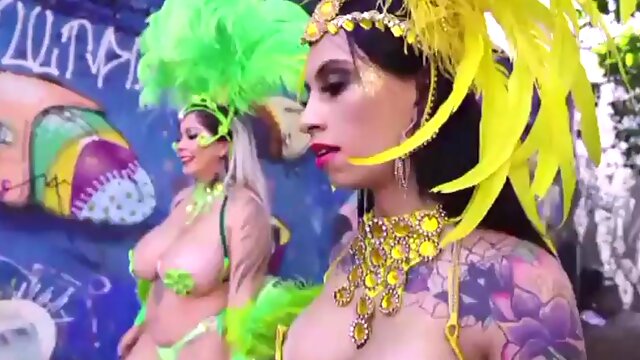 Hot young girls moaning and cumming giving the pussy and the cusinho very tasty: porn