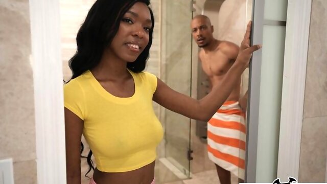 Ebony goddess Dwayne Foxxx banged by truly massive wiener