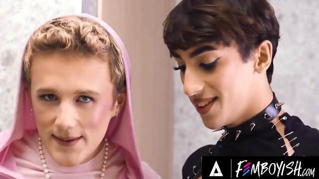 Horny Pretty Fem Twinks Share Hunk Mateo Tomass Huge Dick - Foxy Alex, Alex Foxe And Benny Fox