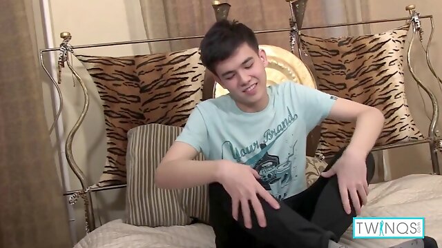 Horny uber-cute Brunette Xander H Dildo boinks His Tight Ass fuck-hole!