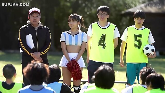 Asiatique Groupe Non Censuré, Ados