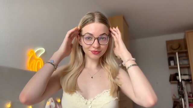 Why women cant stand beta males in the podcast with Goddess Bella Rae