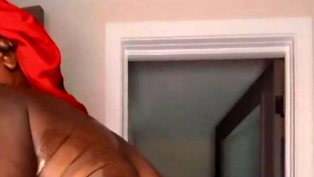 Ebony Twerking, Indian