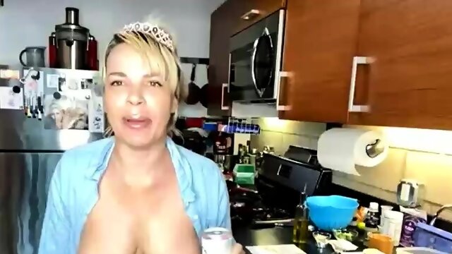 Blonde solo jerking off