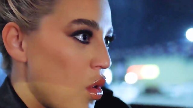 I fucked this blonde bitch in my cars trunk