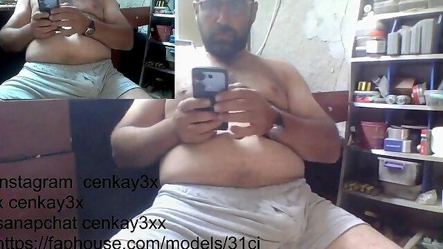 Masculine parent Live Broadcast