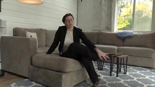 Bettie Bondage - Stepmommys Feet Are Yours