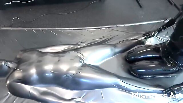 Shannon Huxley In Mistressae And The Vac Couch