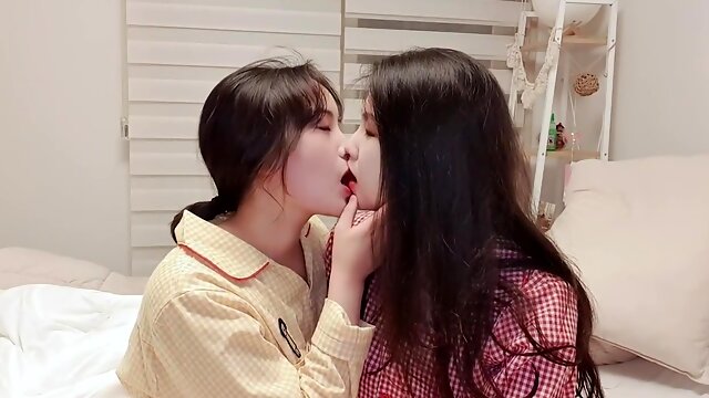 Justjulliette - 23 Types Of Kisses