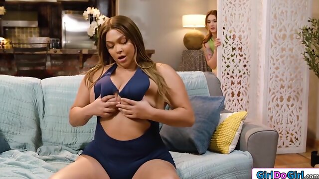 Siri Dahl And Ashlyn Peaks - I Lure My Roommate In With My Fap Session