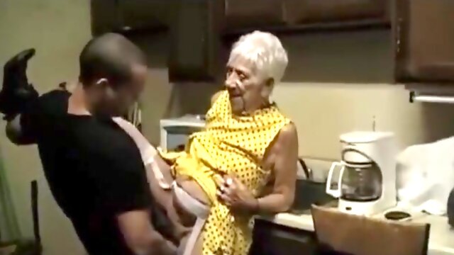 American Amateur Fucks A Dirty-talking Granny In Doggy Style