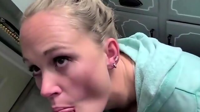 Wc Quickie Close Up Of Stepmoms Huge Cunt Lips Wrapping Around Penis