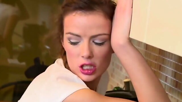 Lilith Lee In Mein Erstes Mal - (ganzer Film)