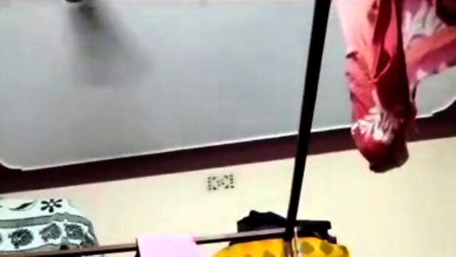 Desi Mature Aunty Secretly Recorded While Changing Dress Viral 02 Clips