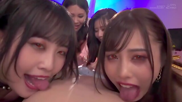 Sdde 718 Waitress Free Use